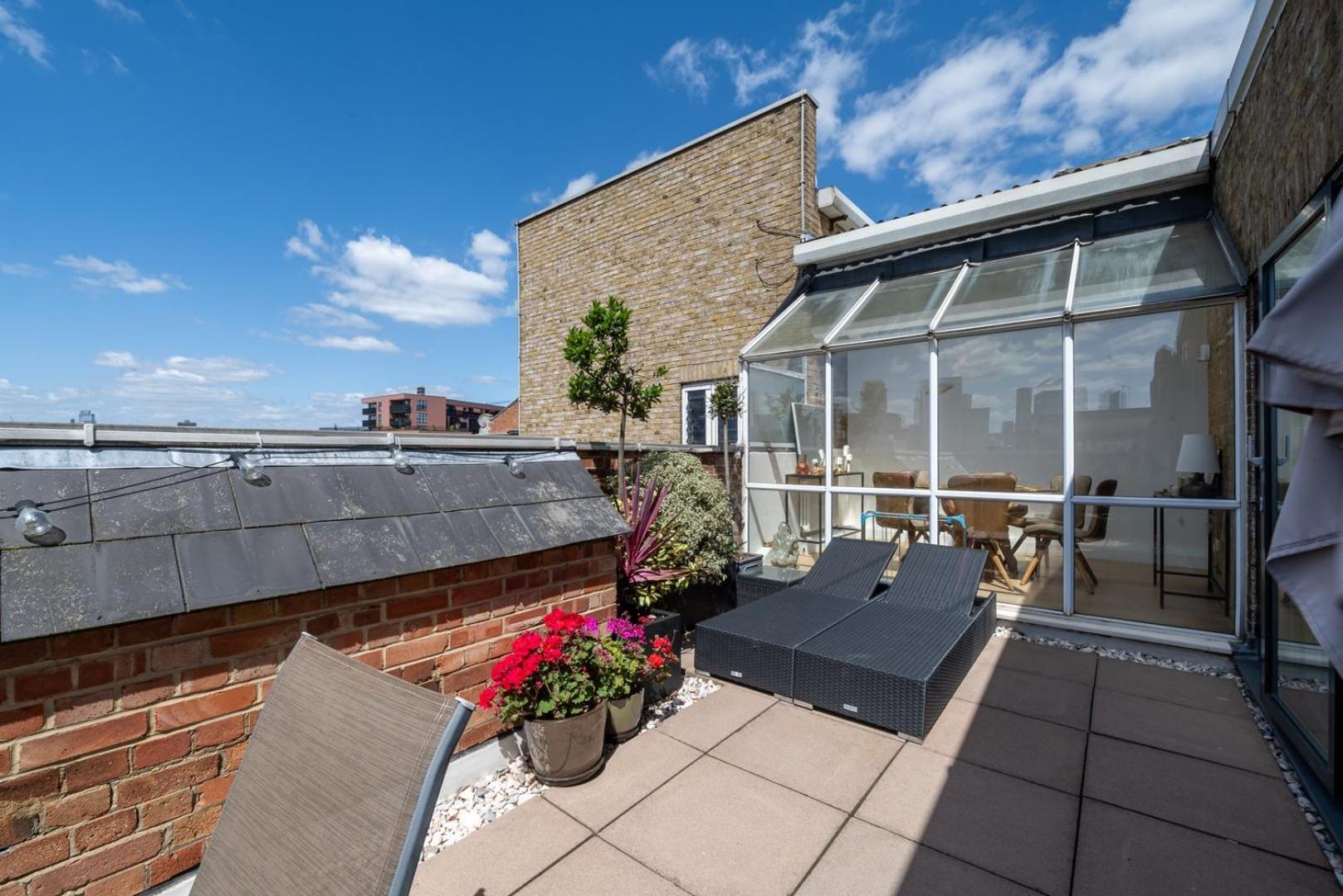 Апартаменты Guestready-trendy Penthouse With Terrace In